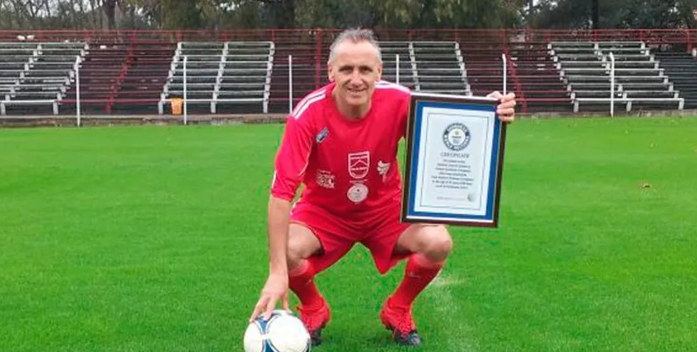 8 dos jogadores de futebol mais velhos ainda no ativo – o mais velho tem 62 anos