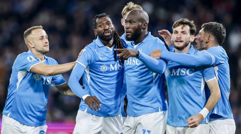 Lukaku getting sourrounded by his teammates after scoing a goal