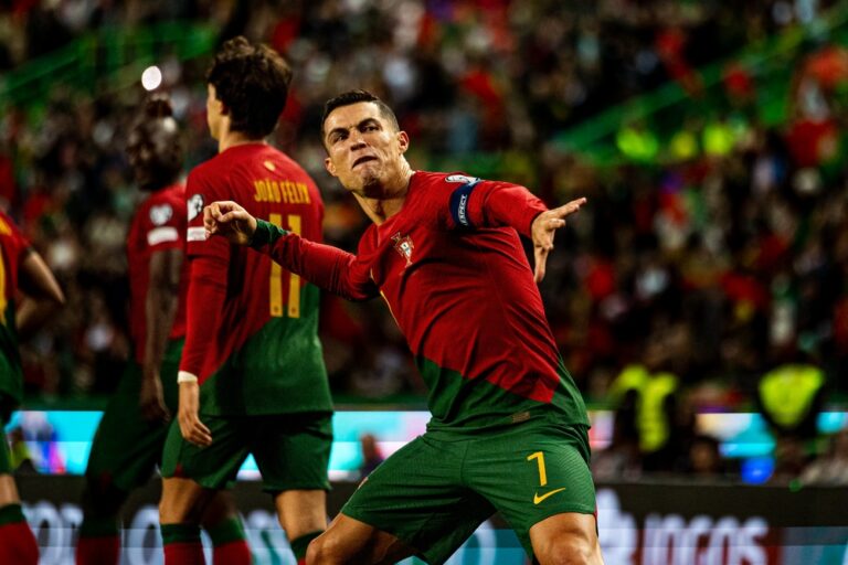 Wie Viele Tore Hat Cristiano Ronaldo Insgesamt Geschossen Sehen Sie, wie viele Tore Cristiano Ronaldo in jeder Minute seiner