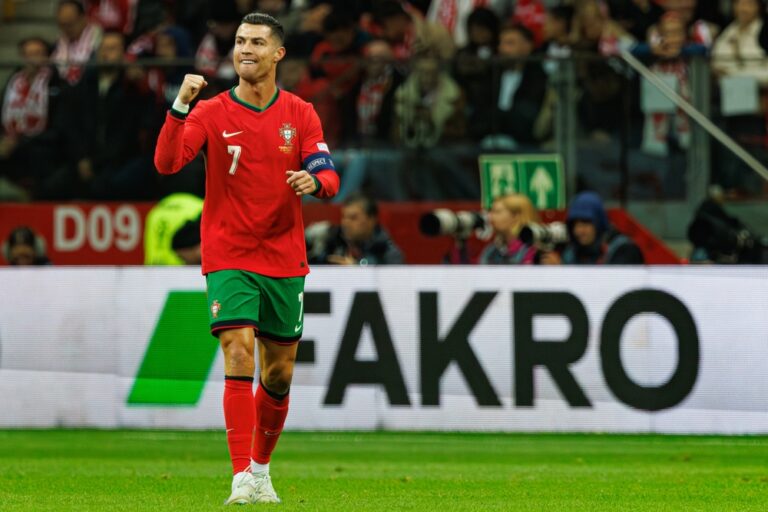 Wie Viele Tore Hat Cristiano Ronaldo Insgesamt Geschossen Sehen Sie, wie viele Tore Cristiano Ronaldo in jeder Minute seiner