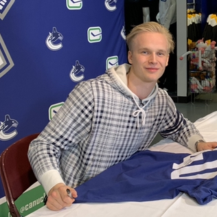 Elias_Pettersson