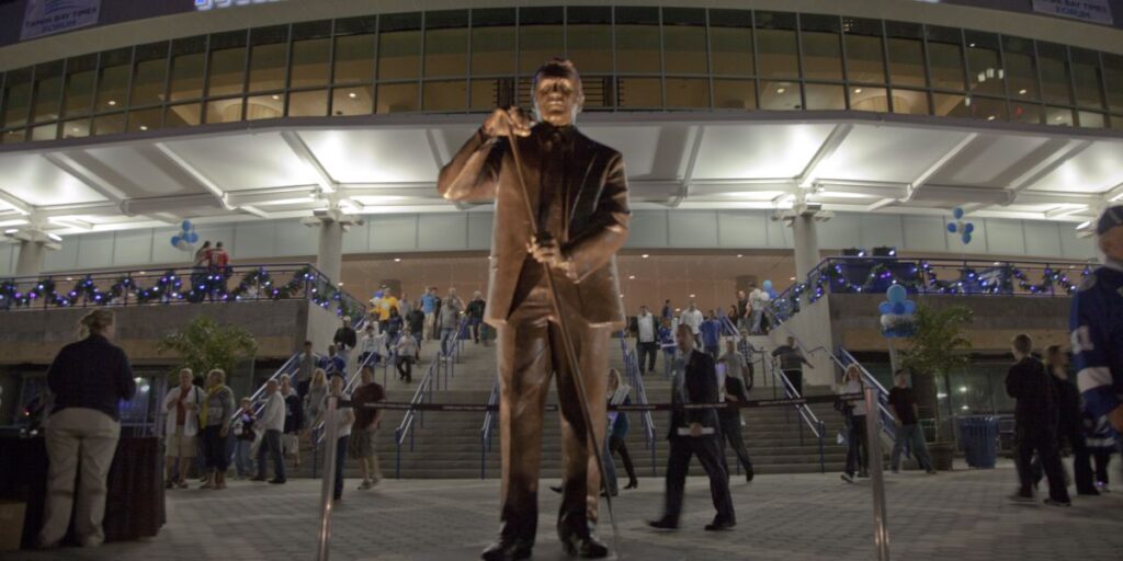 Phil_Esposito_Statue