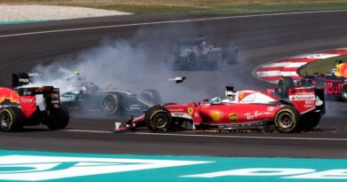 2016_Malaysian_GP_opening_lap_3 Crash