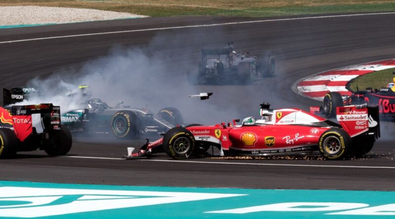 2016_Malaysian_GP_opening_lap_3 Crash