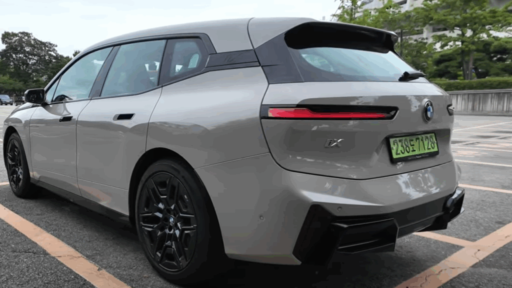 BMW iX xDrive60