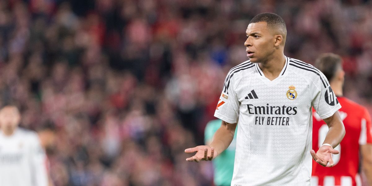 Real Madrid questioned after Mbappe knee mistake
