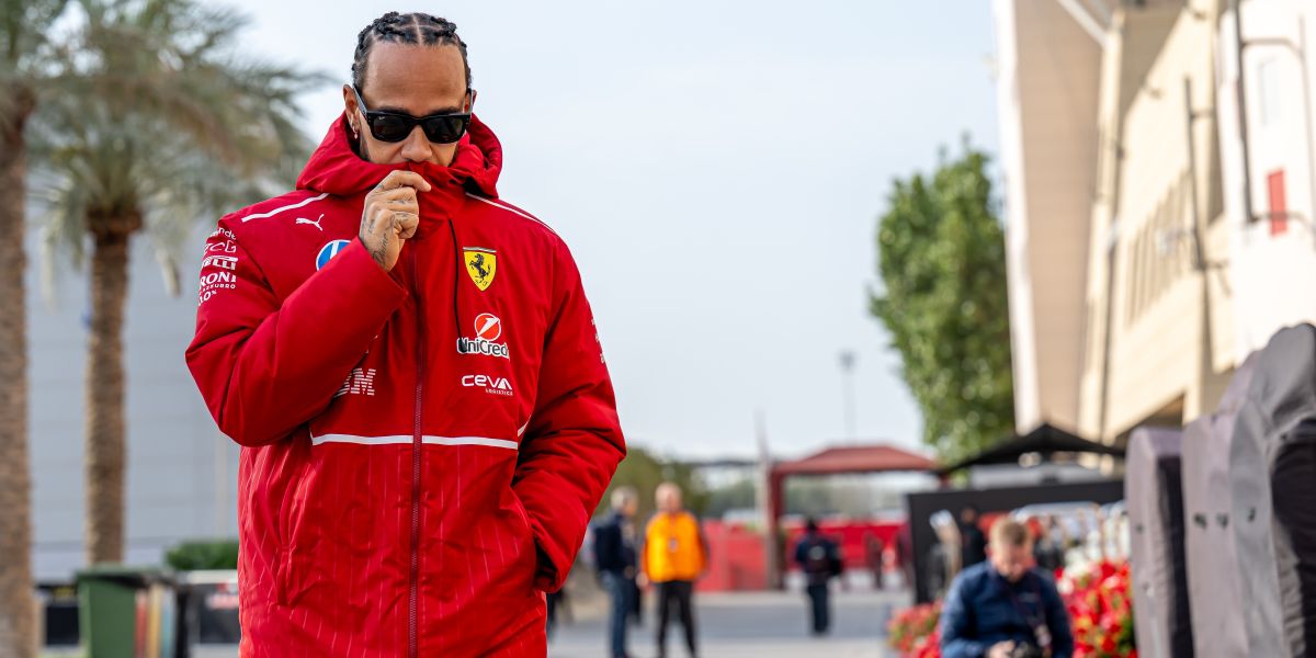 Hamilton em destaque enquanto a Ferrari analisa opções para 2026