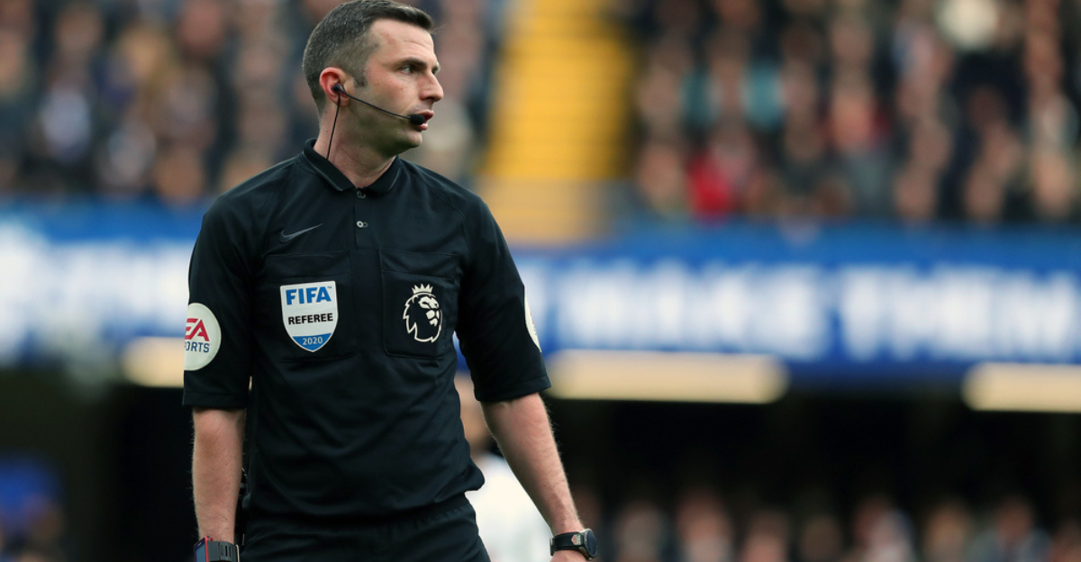 Michael Oliver é proibido de arbitrar dois clubes em meio à controvérsia do VAR do Liverpool