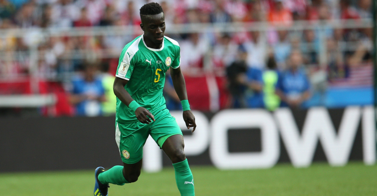 Idrissa Gueye quebra o silêncio após cartão vermelho por dar um tapa em companheiro do Everton