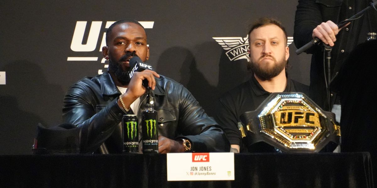 Jon Jones moqué par les fans après ses commentaires sur Aspinall