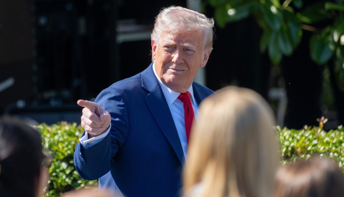 L’éloge de Trump à Shedeur Sanders déclenche une vive polémique