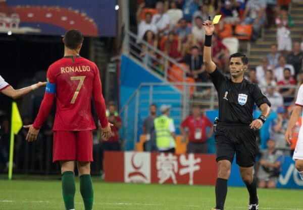 Ronaldo_yellow_card
