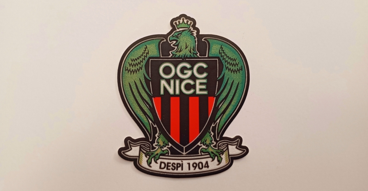 Jogador do OGC Nice agredido por adeptos e afastado dos treinos por motivos médicos