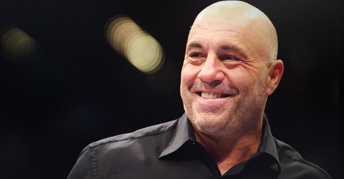 Joe Rogan critica a ideia «maluca» de Trump para o UFC Uppercard no seu aniversário