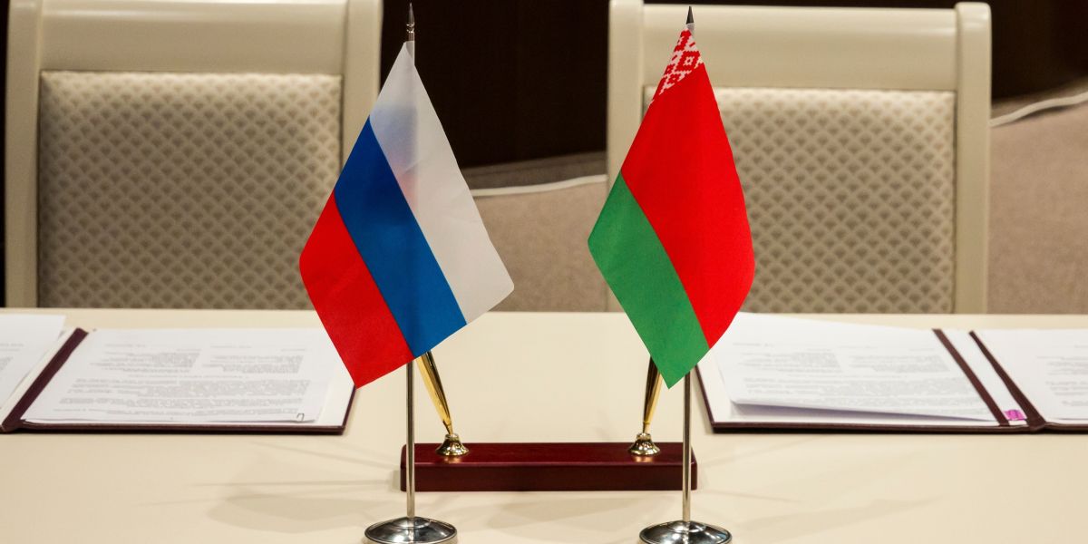 Ukraine allows athletes to compete even as russian flags return