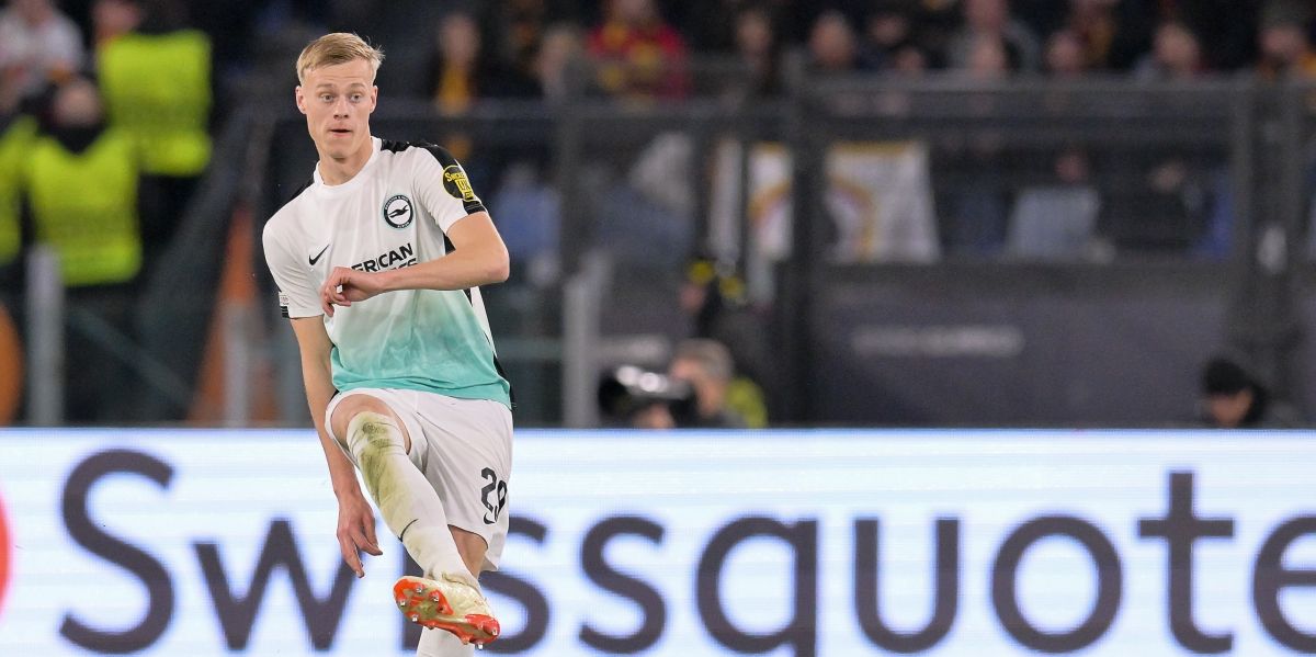 Tottenham avalia possível contratação do defensor do Brighton Jan Paul van Hecke