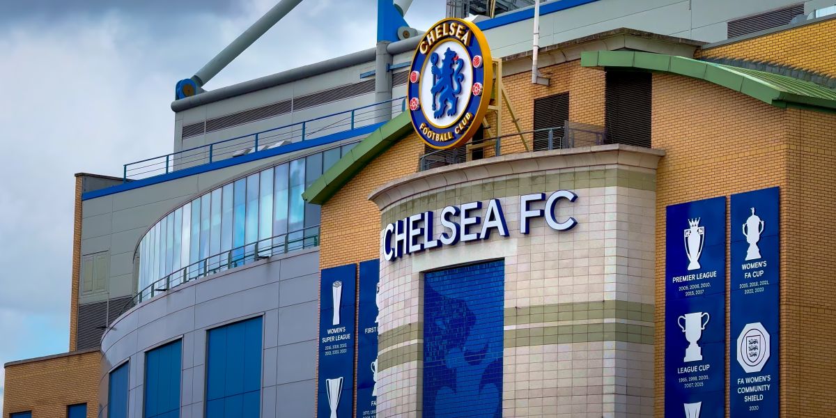 Chelsea przed kluczową decyzją, Boehly otwarcie o dylemacie stadionowym