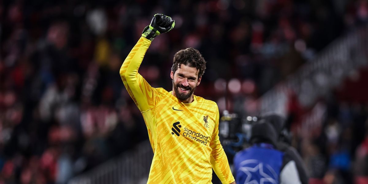 Ac Milan avalia possível investida pelo goleiro Alisson, do Liverpool