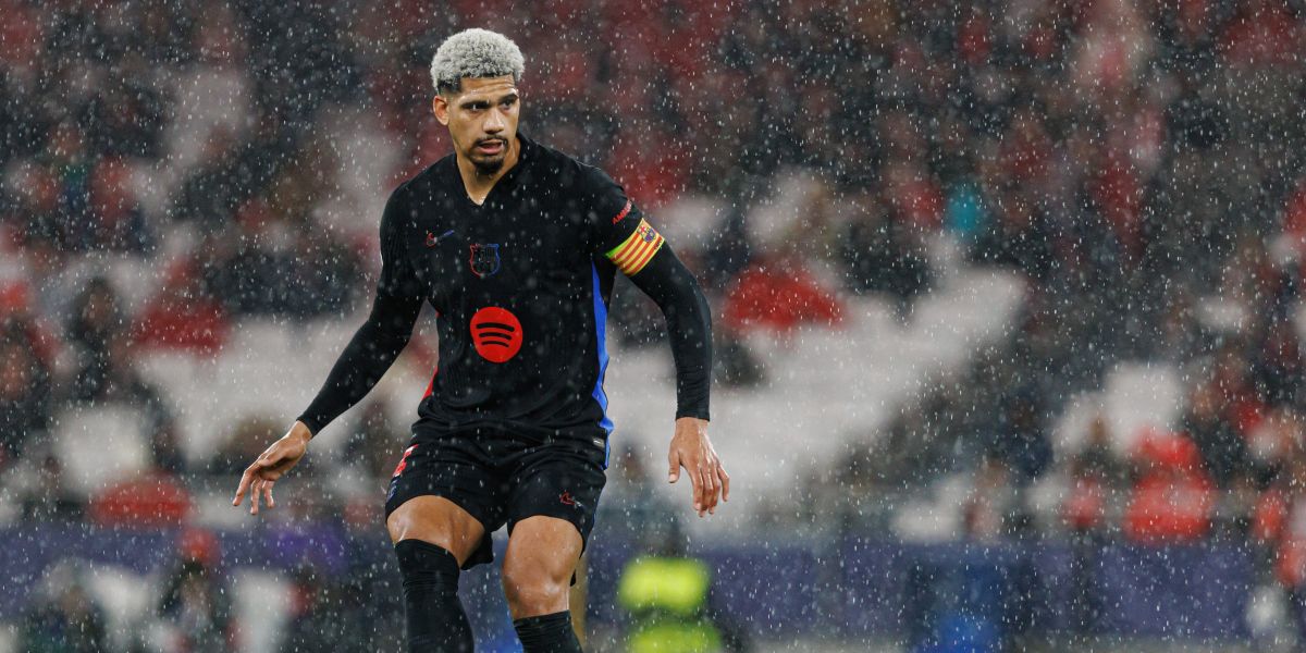 Presidente do Barcelona pede paciência durante a ausência de Araujo