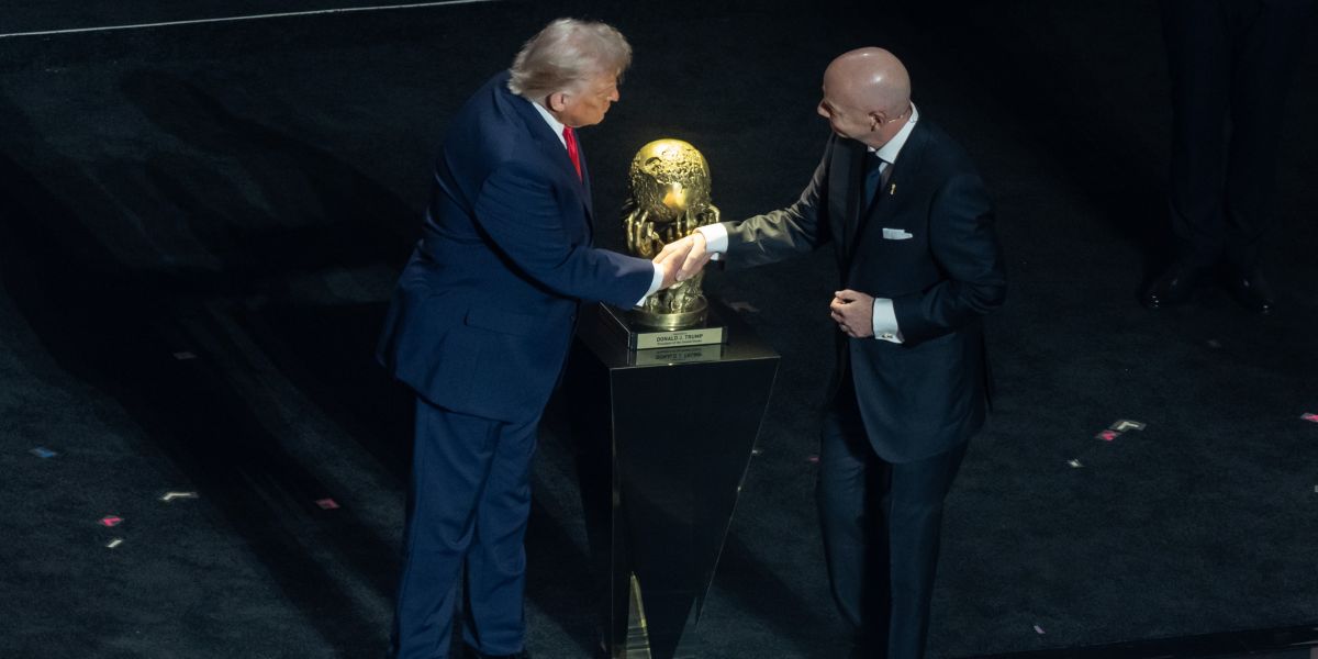 Trump receiving FIFA Peace Price
