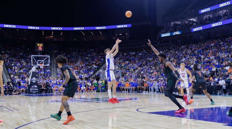 Florida Gators guard Alex Kovatchev (8)