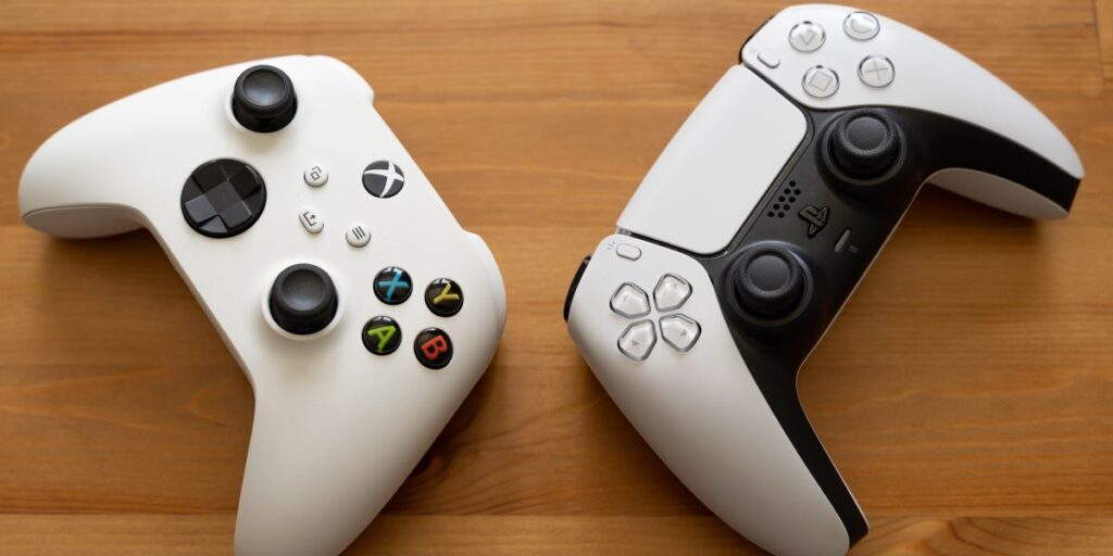 Xbox Series S and Playstation 5 controllers