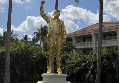 Gold Statue Donald Trump