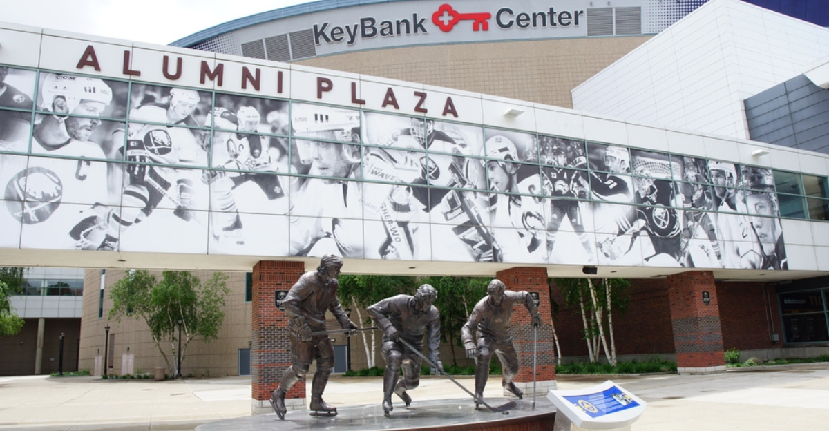 Buffalo fans sing Canadian anthem in defiant moment of unity amid US-Canada tensions