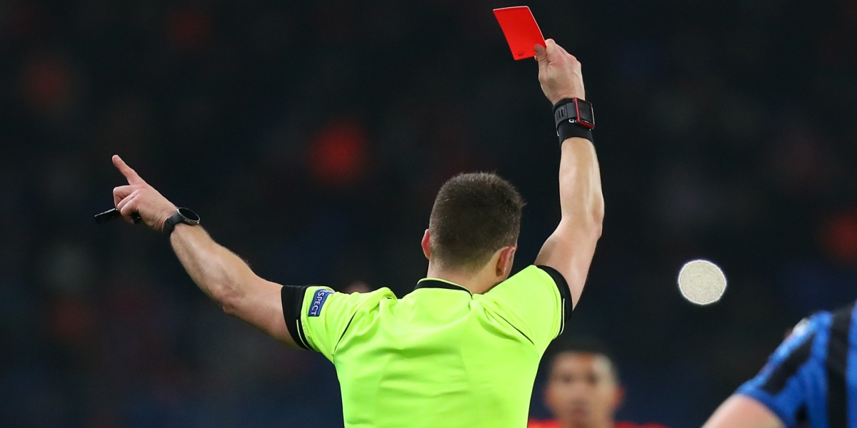 FIFA führt neue Rote-Karten-Regeln für die Weltmeisterschaft ein, um Rassismus und Spielerproteste zu bekämpfen