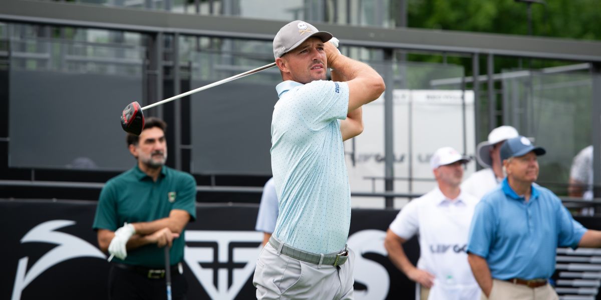 Bryson DeChambeaus Wasser-Skip-Schlag macht aus einer Proberunde eine Lektion in Physik