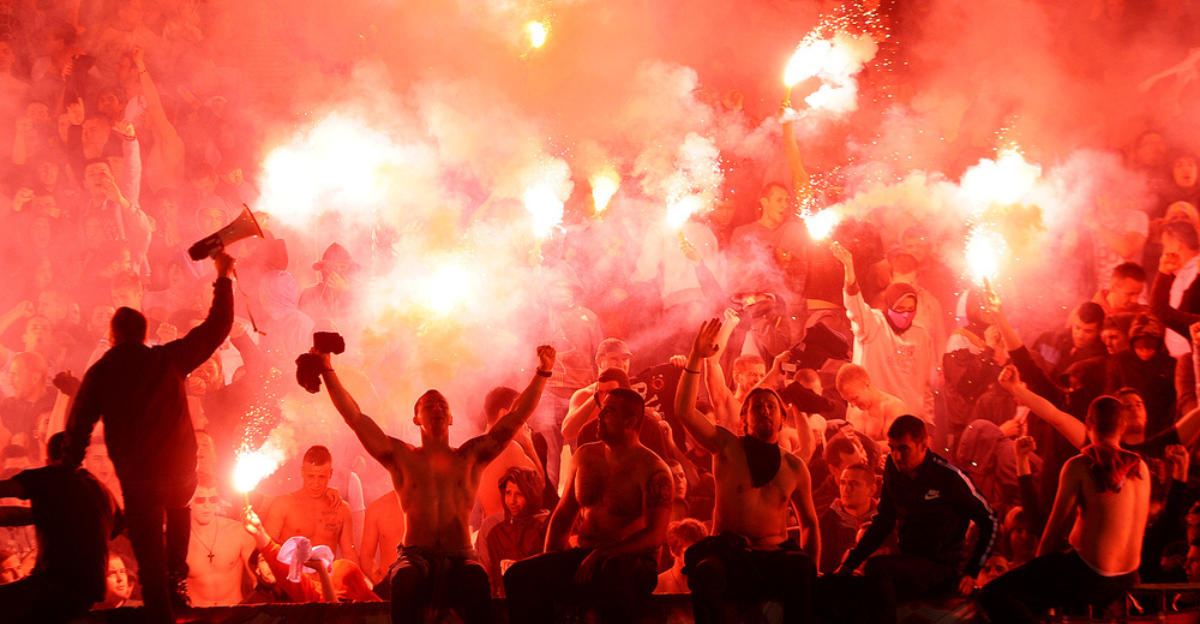 Los ultras invaden el campo y obligan a suspender un partido de la Ligue 1