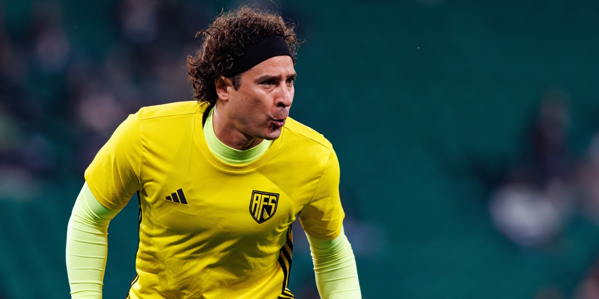 Memo Ochoa gets his Azteca farewell as Mexico marches on
