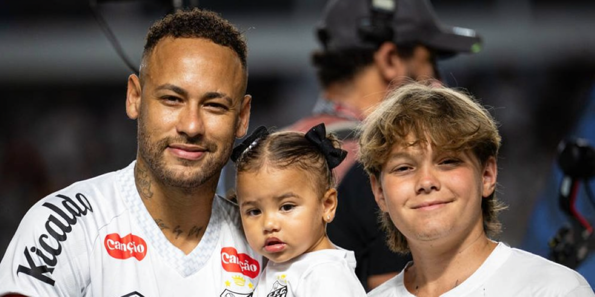 Neymar returns to Santos squad as internal crisis threatens final chapter