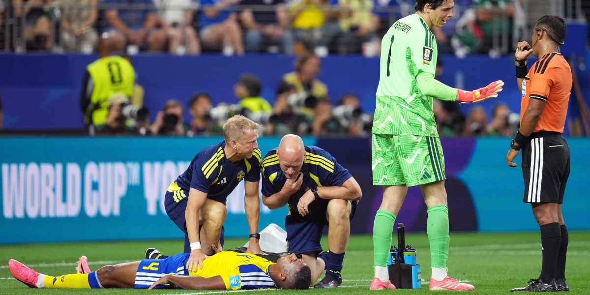 Isak Hien’s World Cup ends with surgery after serious thigh injury