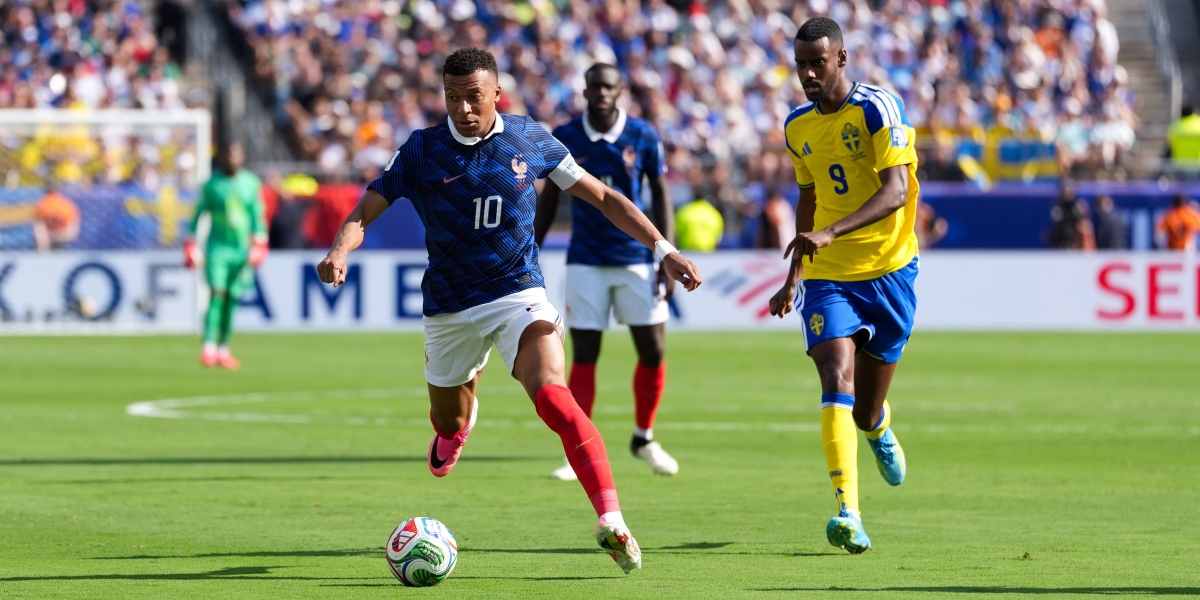 « Isak aurait dû suivre Mbappé » : Zlatan critique la star suédoise après l&rsquo;élimination en Coupe du Monde