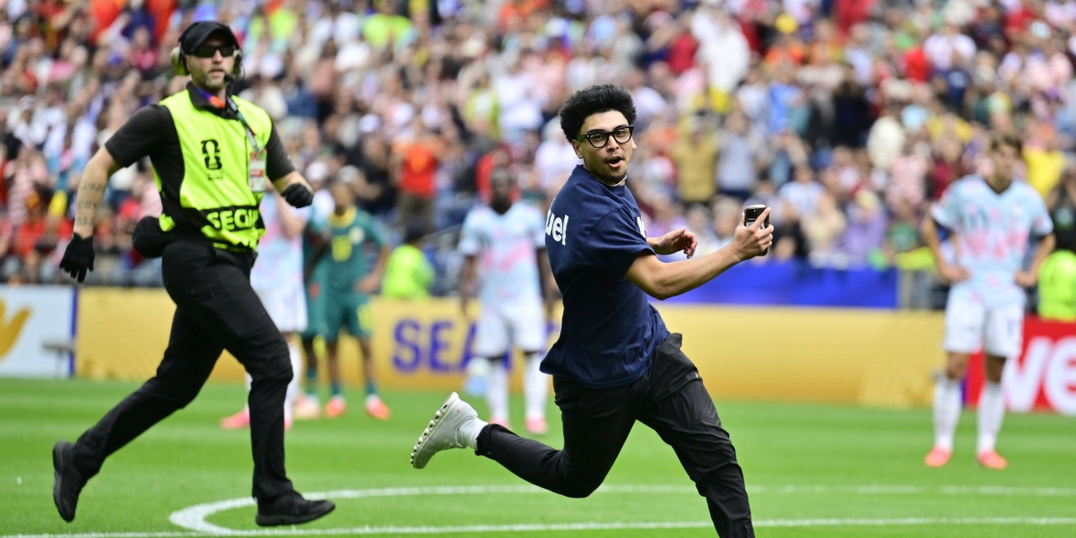 Flitzer sorgen für Chaos bei Belgiens Duell mit Senegal