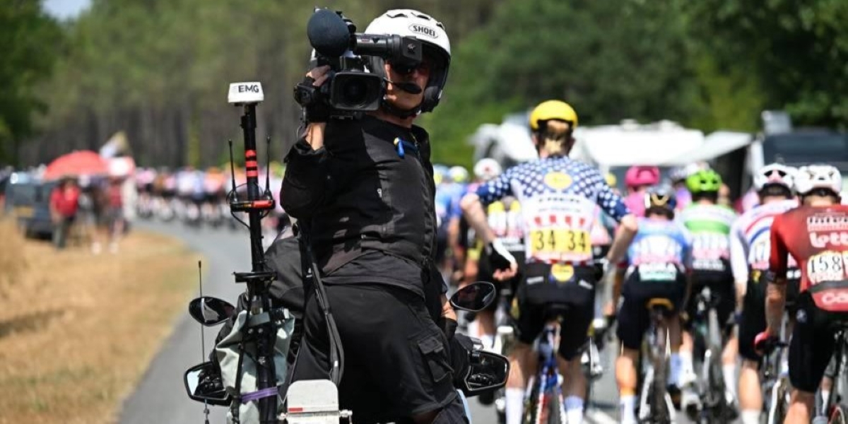 ‘Pure motor-pacing’: Tour experts criticise motorcycle positioning