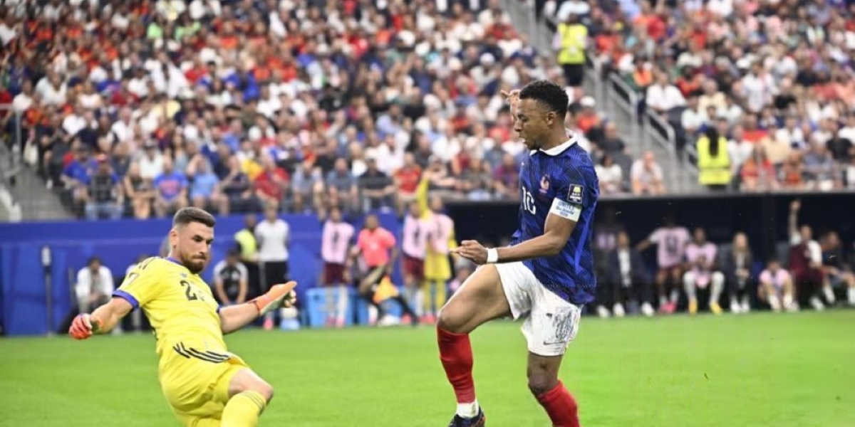 Choque de Mbappé con Unai Simón: «Tengo que asumir toda la responsabilidad»