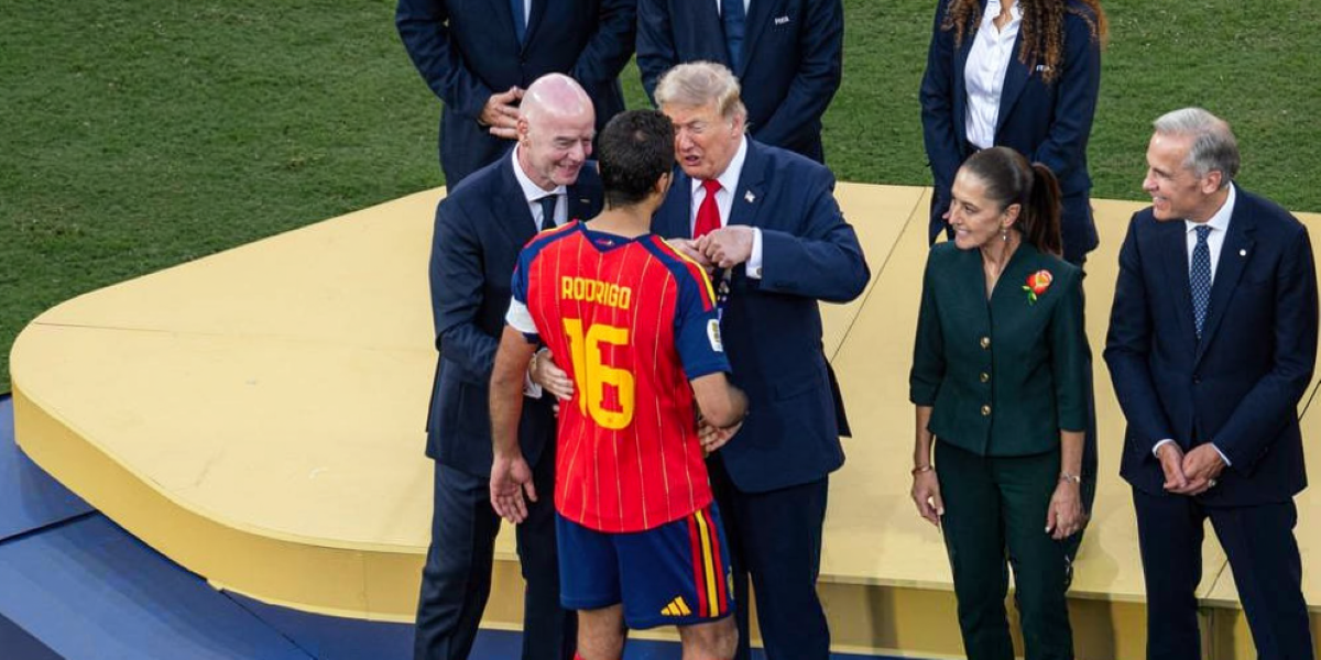 Lippenleser enthüllt Trumps immer gleiche sechs Worte an WM-Spieler