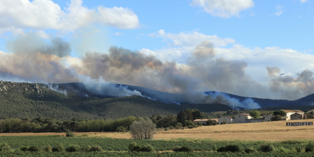Wildfires hit Pyrenees: Tour de France spectators are banned to watch