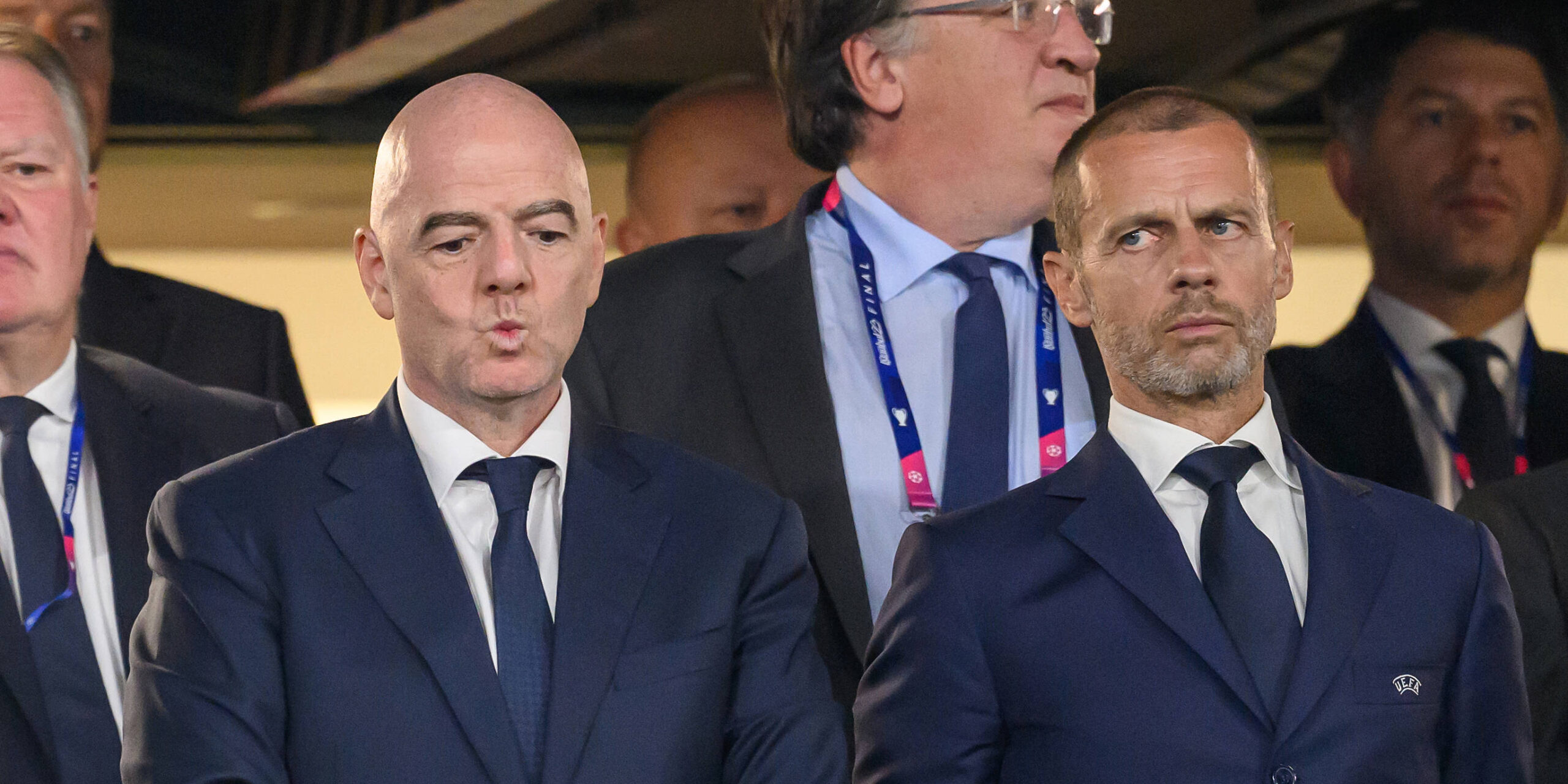 Infantino recebe tábua de salvação da UEFA, horas depois cai novo golpe pesado