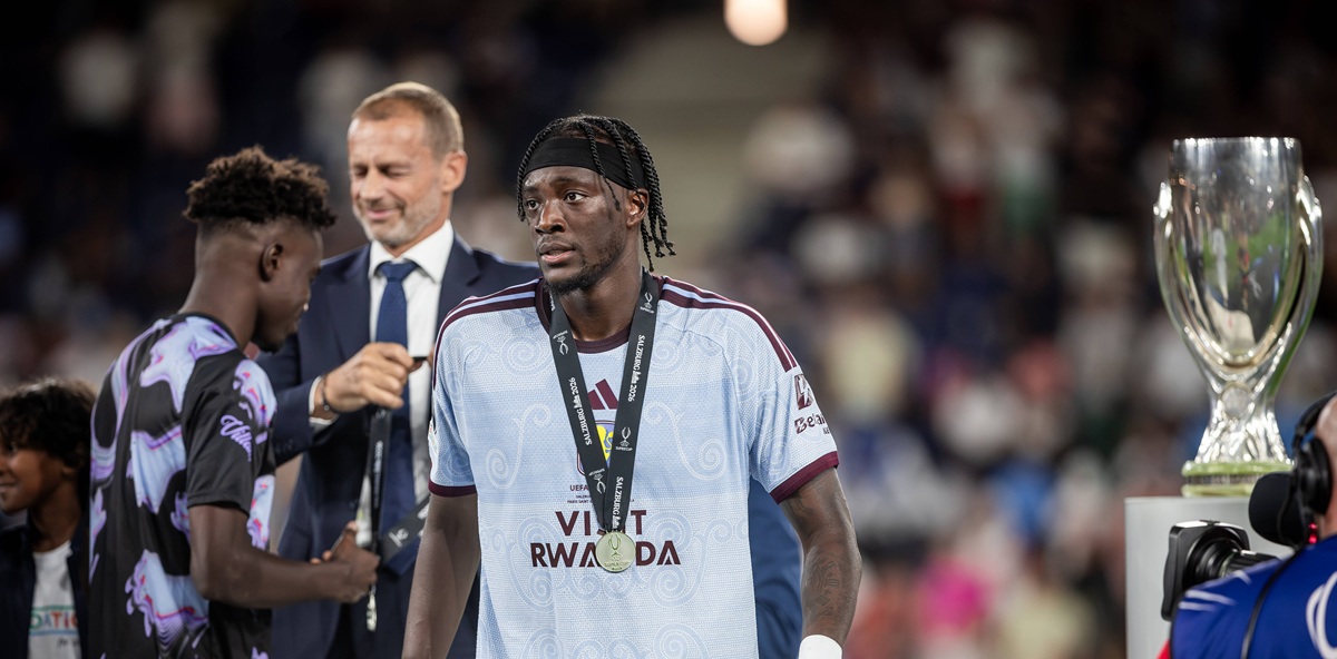 Cleared to play eight days earlier, Brian Madjo takes down Kluivert’s 30-year Super Cup record