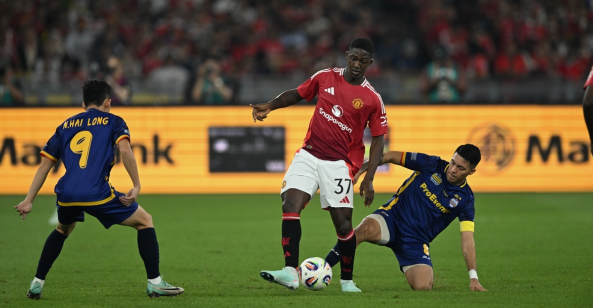 El United perdió el derbi. Kobbie Mainoo se mostró aun así intratable