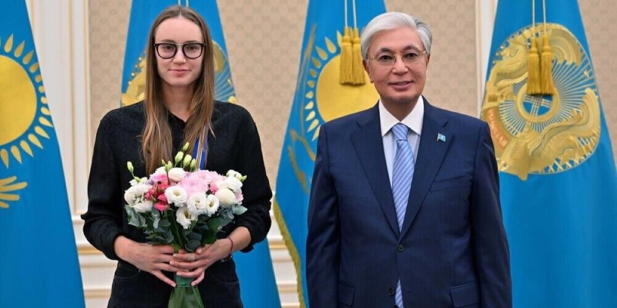 Rybakina recibe la Orden de Barys y el presidente rinde homenaje a la primera número 1 del mundo kazaja