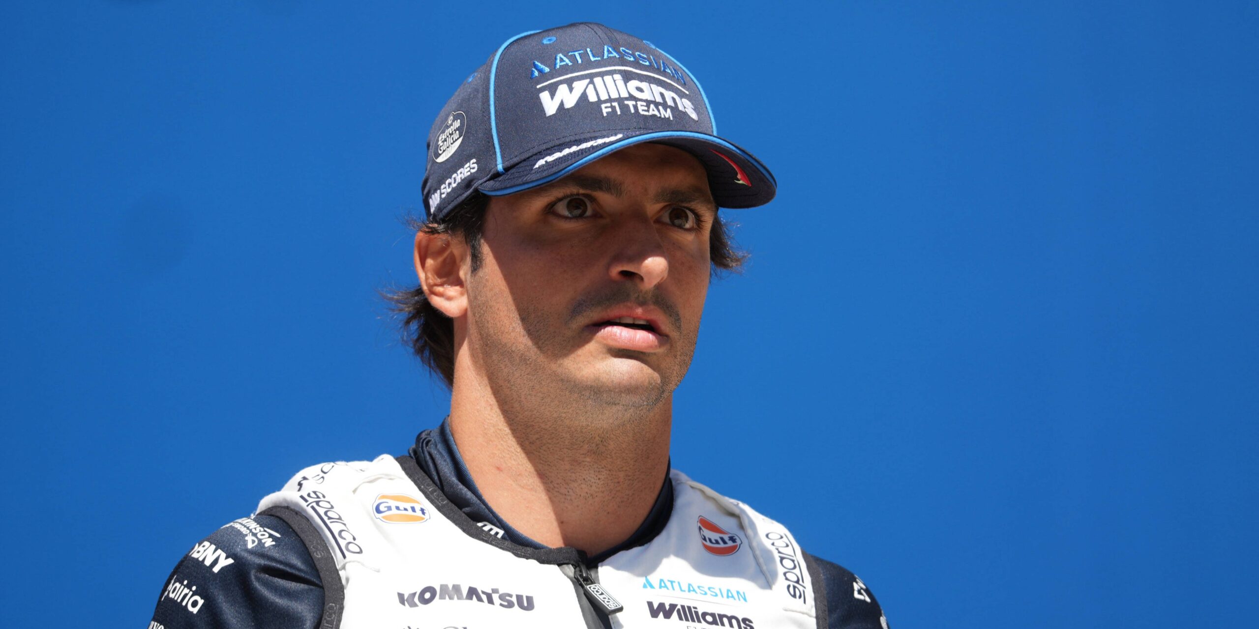Sainz abandona en su propio debut como local