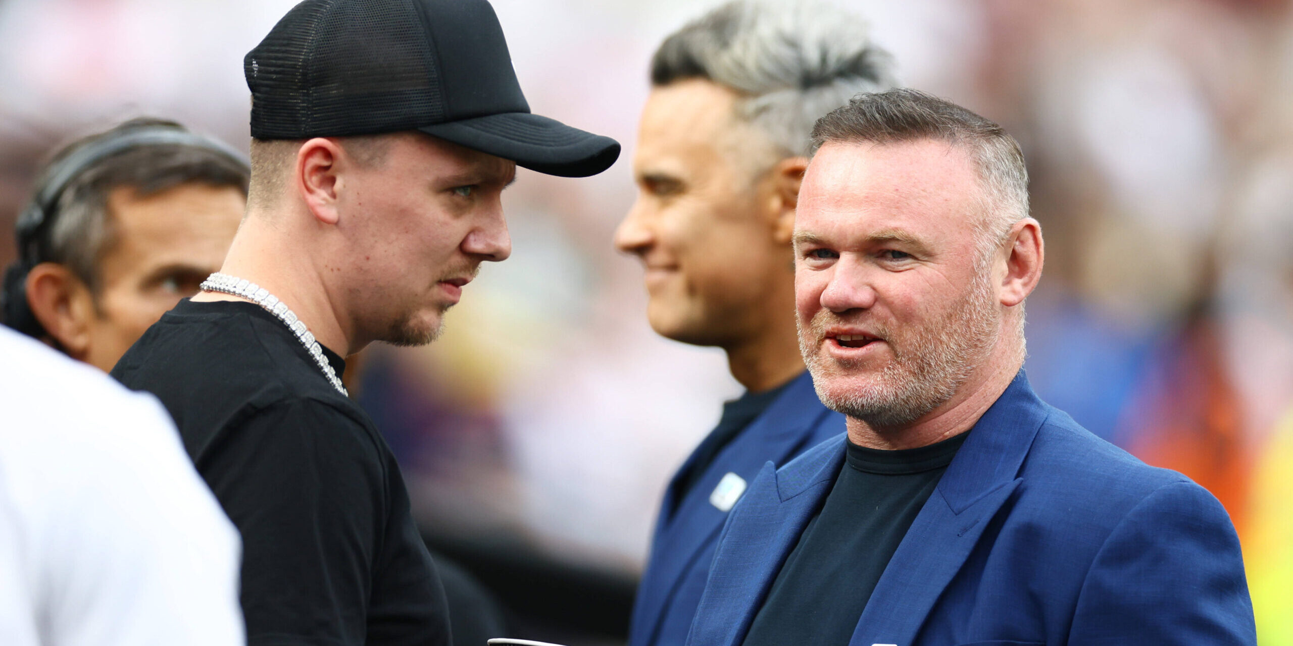 La teoría de Wayne Rooney sobre el Manchester City recibe un respaldo sorprendente de Mike Dean