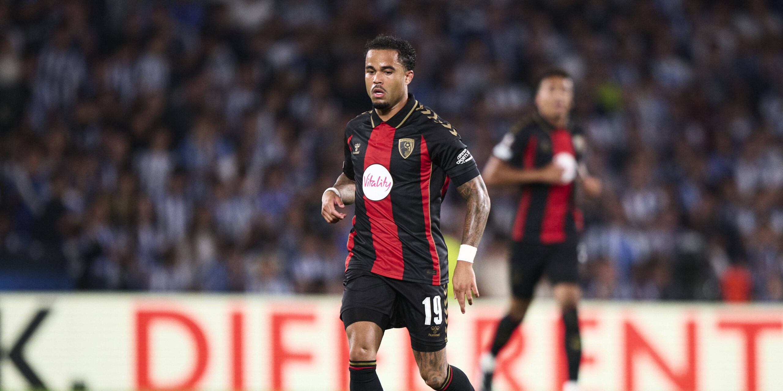 Kluivert pone fin a la espera de 127 años del Bournemouth con un gol en su debut europeo
