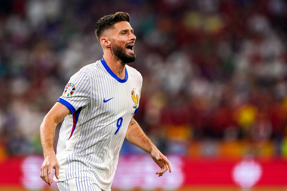 Giroud, a semanas do seu 40.º aniversário, encaminhado para liderar o Lille frente ao Real Betis de Pellegrini
