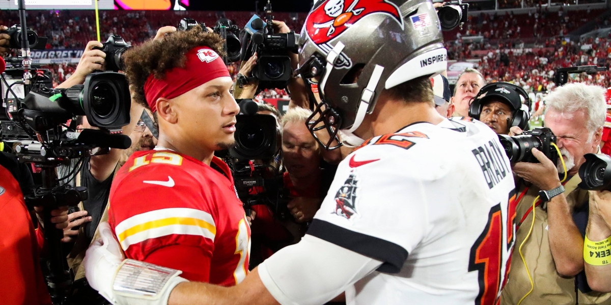 Mahomes iguala Tom Brady na lista de vitórias com o triunfo dos Chiefs sobre os Colts no prolongamento