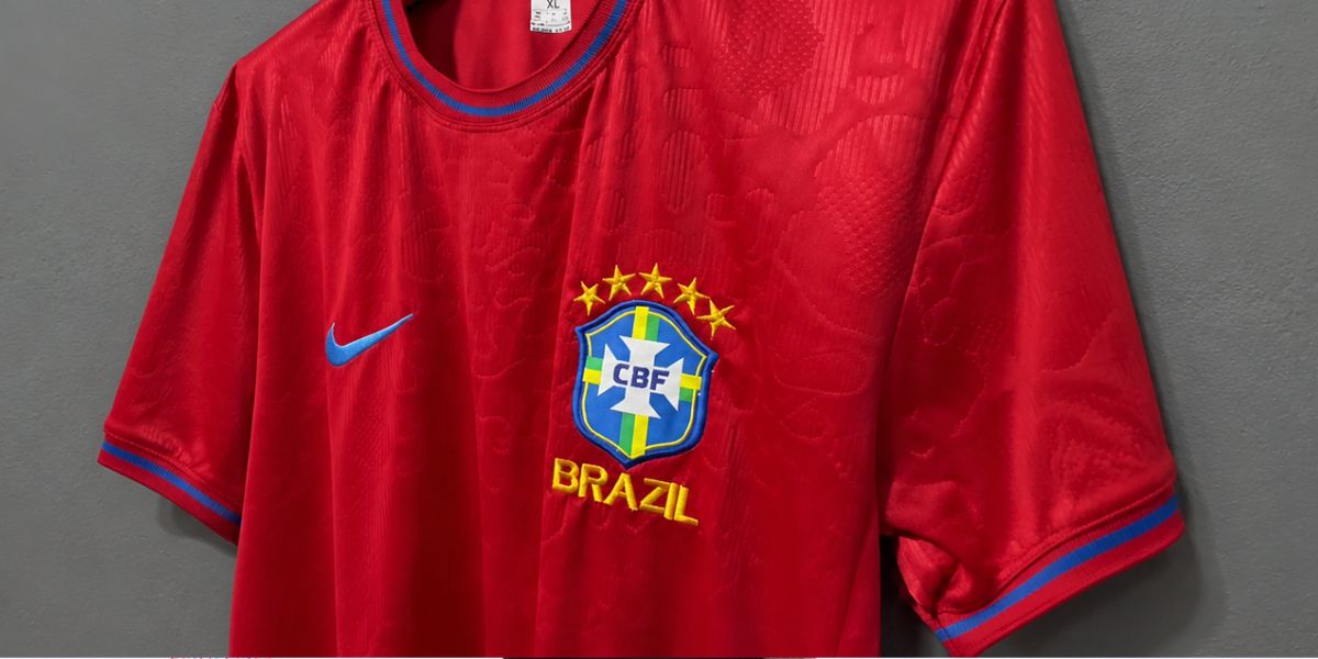 The shirt that was too red: Brazilian football’s political battle reaches Sunday’s runoff